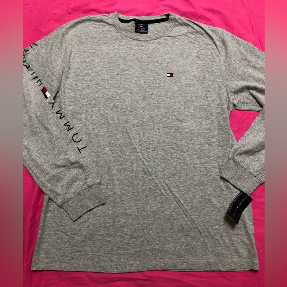 New Tommy Hilfiger Tee-Medium